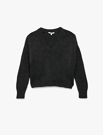 Uzun Kollu V Yaka Örgü Kazak