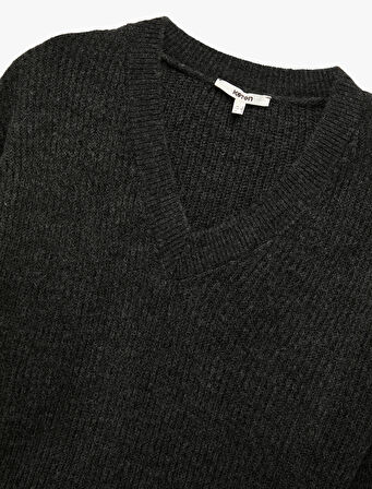 Uzun Kollu V Yaka Örgü Kazak