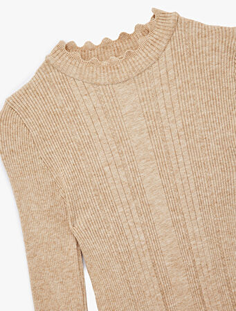 Uzun Kollu Dik Yaka Triko Kazak