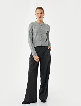 Düğmeli Uzun Kollu Bisiklet Yaka Triko Hırka