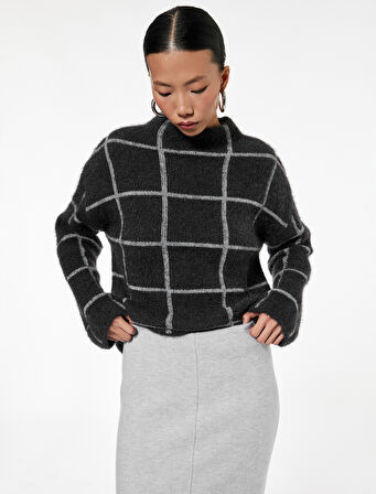 Uzun Kollu Dik Yaka Kareli Triko Peluş Kazak