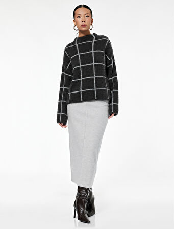 Uzun Kollu Dik Yaka Kareli Triko Peluş Kazak