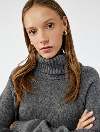 Uzun Kollu Dikiş Detaylı Balıkçı Yaka Triko Kazak