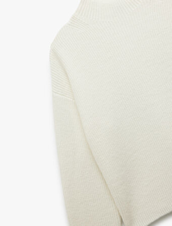 Dik Yaka Uzun Kollu Rahat Kalıp Basic Triko Kazak