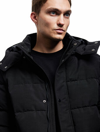 Kapşonlu Çıtçıt Düğmeli Kapaklı Cep Detaylı Şişme Mont