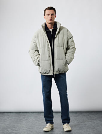 Dik Yaka Cep Detaylı Fermuarlı Kışlık Şişme Mont