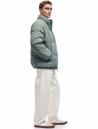 Dik Yaka Cep Detaylı Fermuarlı Şişme Mont