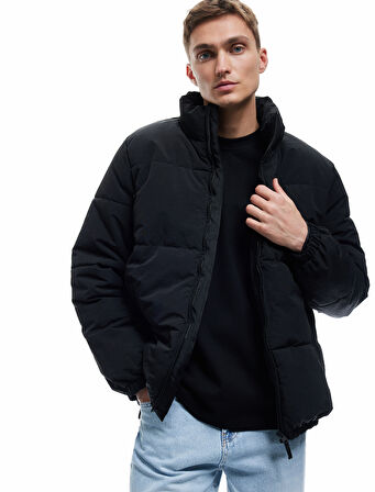 Dik Yaka Cep Detaylı Fermuarlı Kışlık Şişme Mont