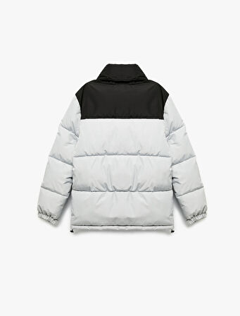 Dik Yaka Renk Bloklu Cep Detaylı Baskılı Fermuarlı Şişme Mont