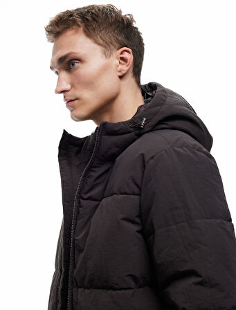 Uzun Kollu Cep Detaylı Fermuarlı Kapşonlu Şişme Mont