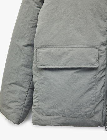 Uzun Kollu Kapaklı Cep Detaylı Fermuarlı Slim Fit Dik Yaka Şişme Mont