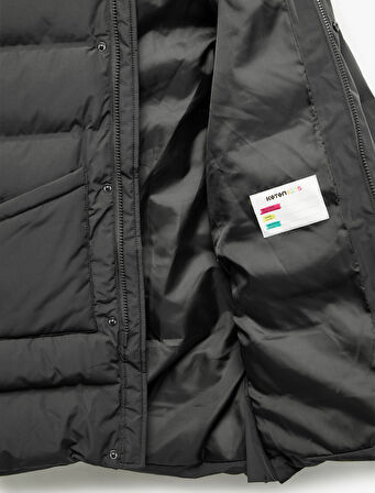 Peluş Detaylı Uzun Kollu Fermuarlı Cepli Uzun Kapşonlu Şişme Mont