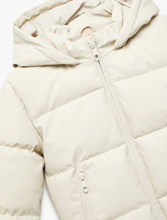 Kapşonlu Uzun Kollu Cepli Fermuarlı Şişme Mont 