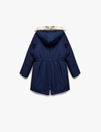 Peluş Detaylı Uzun Kollu Cepli Kapşonlu Mont