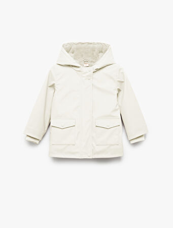 Peluş Detaylı Kapaklı Cepli Uzun Kollu Kapşonlu Kaban