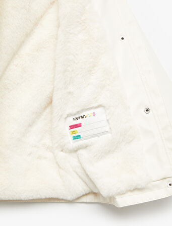 Peluş Detaylı Kapaklı Cepli Uzun Kollu Kapşonlu Kaban