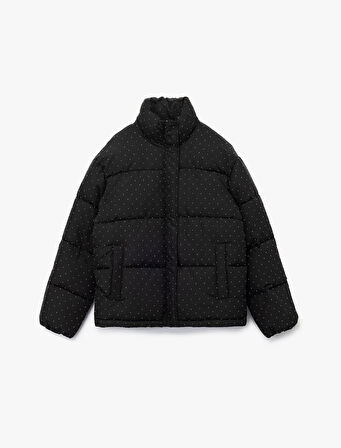 Dik Yaka Fermuarlı Cep Detaylı Taşlı Şişme Mont