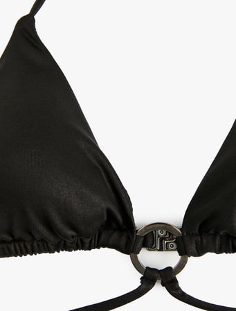 Toka Detaylı Bağlamalı Üçgen Bikini Üstü