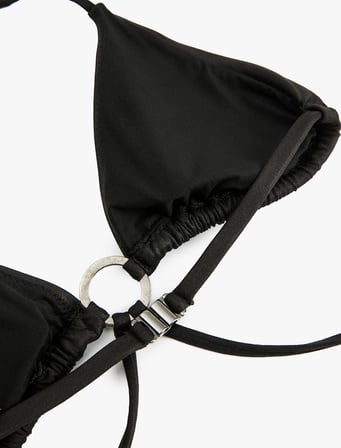 Toka Detaylı Bağlamalı Üçgen Bikini Üstü