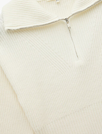 Uzun Kollu Dik Yaka Yarım Fermuarlı Triko Kazak