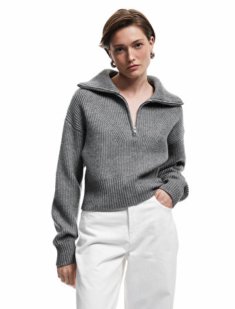 Uzun Kollu Dik Yaka Yarım Fermuarlı Triko Kazak