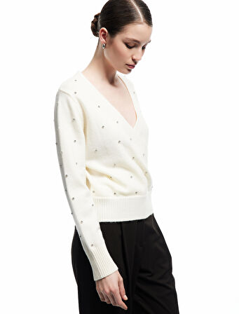 Uzun Kollu Kruvaze V Yaka Taşlı Triko Kazak