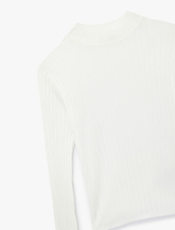 Uzun Kollu Dik Yaka Triko Kazak