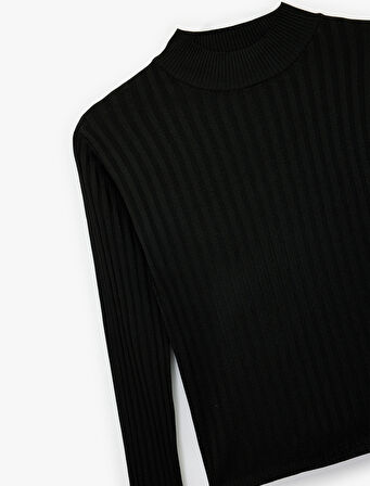 Uzun Kollu Dik Yaka Triko Kazak