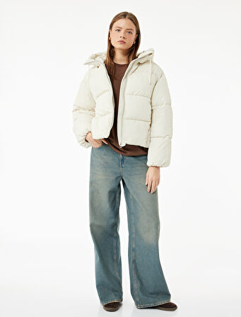 Rahat Kalıp Fermuarlı Kapüşonlu Kapitoneli Dik Yaka Şişme Mont