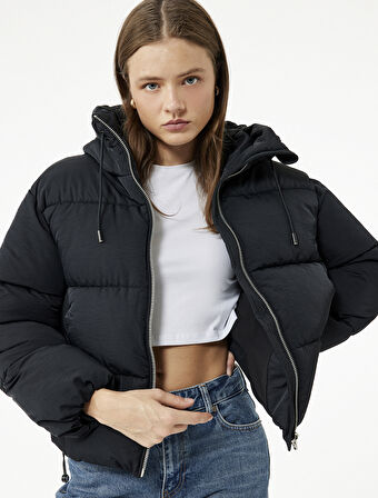 Rahat Kalıp Fermuarlı Kapüşonlu Kapitoneli Dik Yaka Şişme Mont