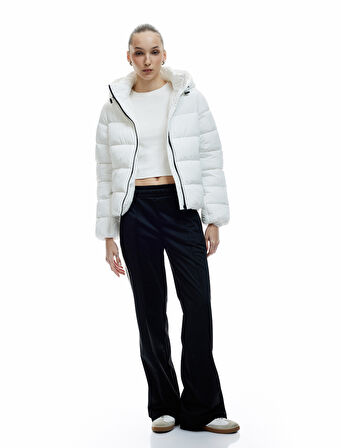 Kapüşonlu Uzun Kollu İçi Suni Kürklü Fermuarlı Cepli Şişme Mont