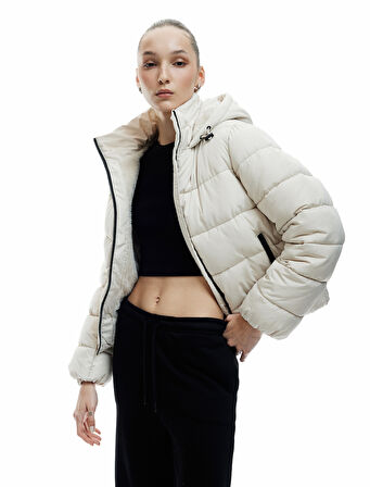 Kapüşonlu Uzun Kollu İçi Suni Kürklü Fermuarlı Cepli Şişme Mont