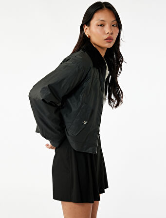 Uzun Kollu Yaka Detaylı Fermuarlı Cepli Mevsimlik Ceket