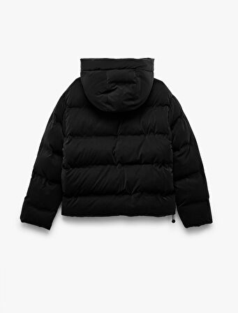 Kapüşonlu Uzun Kollu Fermuarlı Cepli Su İtici Şişme Mont