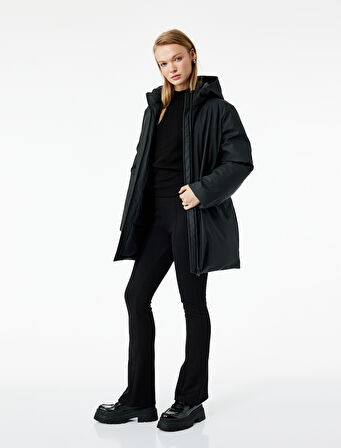 Kapüşonlu Su İtici Uzun Kollu Fermuarlı Cep Detaylı Anorak Mont