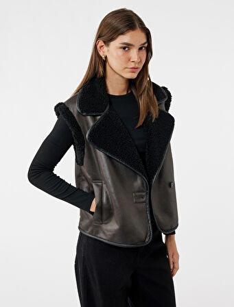 Dik Yaka Kolsuz Peluş Detaylı Yelek