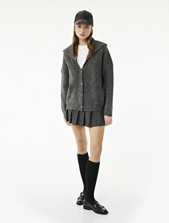 Rahat Kalıp Düğmeli Uzun Kollu Geniş V Yaka Triko Hırka