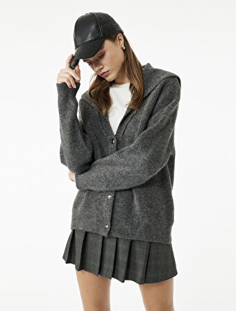 Rahat Kalıp Düğmeli Uzun Kollu Geniş V Yaka Triko Hırka