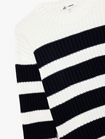 Renk Bloklu Uzun Kollu Bisiklet Yaka Yırtık Detaylı Triko Kazak