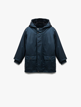 Kapaklı Cepli Uzun Kollu Kapşonlu Yağmurluk 