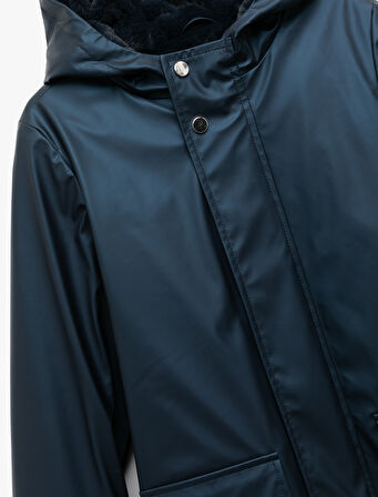 Kapaklı Cepli Uzun Kollu Kapşonlu Yağmurluk 