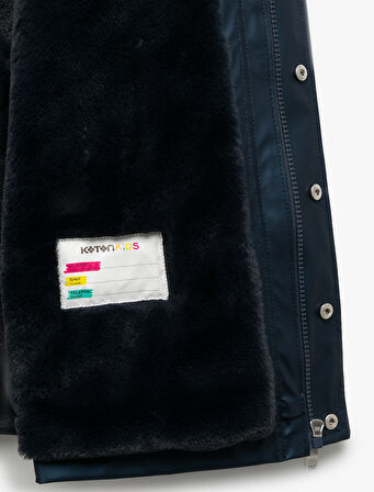 Kapaklı Cepli Uzun Kollu Kapşonlu Yağmurluk 