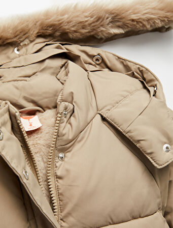 Kapşonlu Uzun Kollu Kapitone Şişme Mont