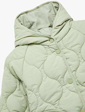 Uzun Kollu Düğmeli Kapşonlu Kapitone Mont