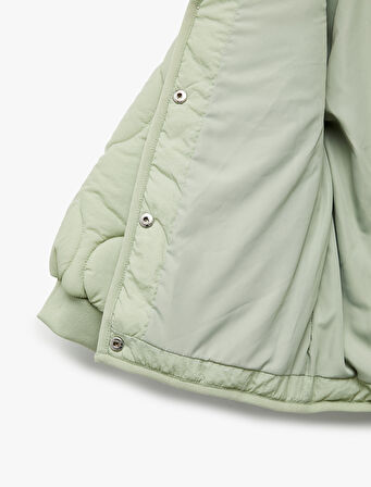 Uzun Kollu Düğmeli Kapşonlu Kapitone Mont