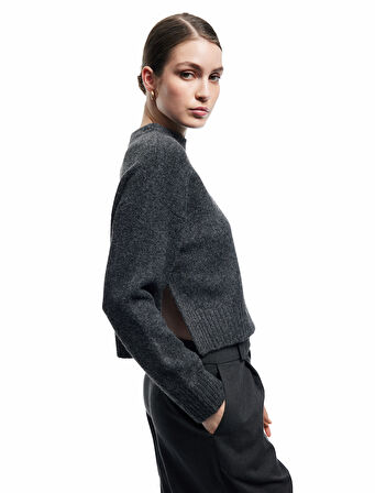 Yumuşak Dokulu Uzun Kollu Dik Yaka Basic Triko Kazak