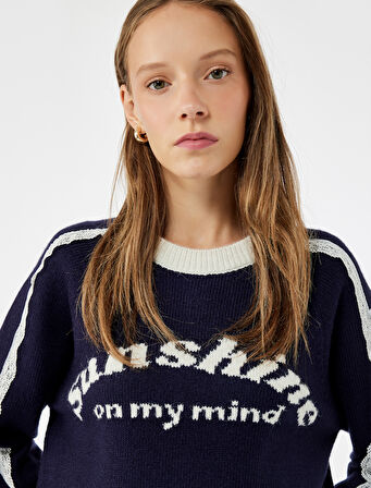 Dantel Detaylı Uzun Kollu Desenli Bisiklet Yaka Kazak