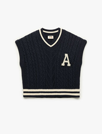 V Yaka Örgü Detaylı Triko Süveter