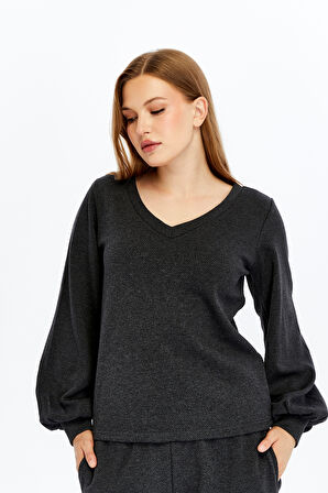 Kadın Dokulu V Yaka Bluz