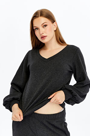 Kadın Dokulu V Yaka Bluz